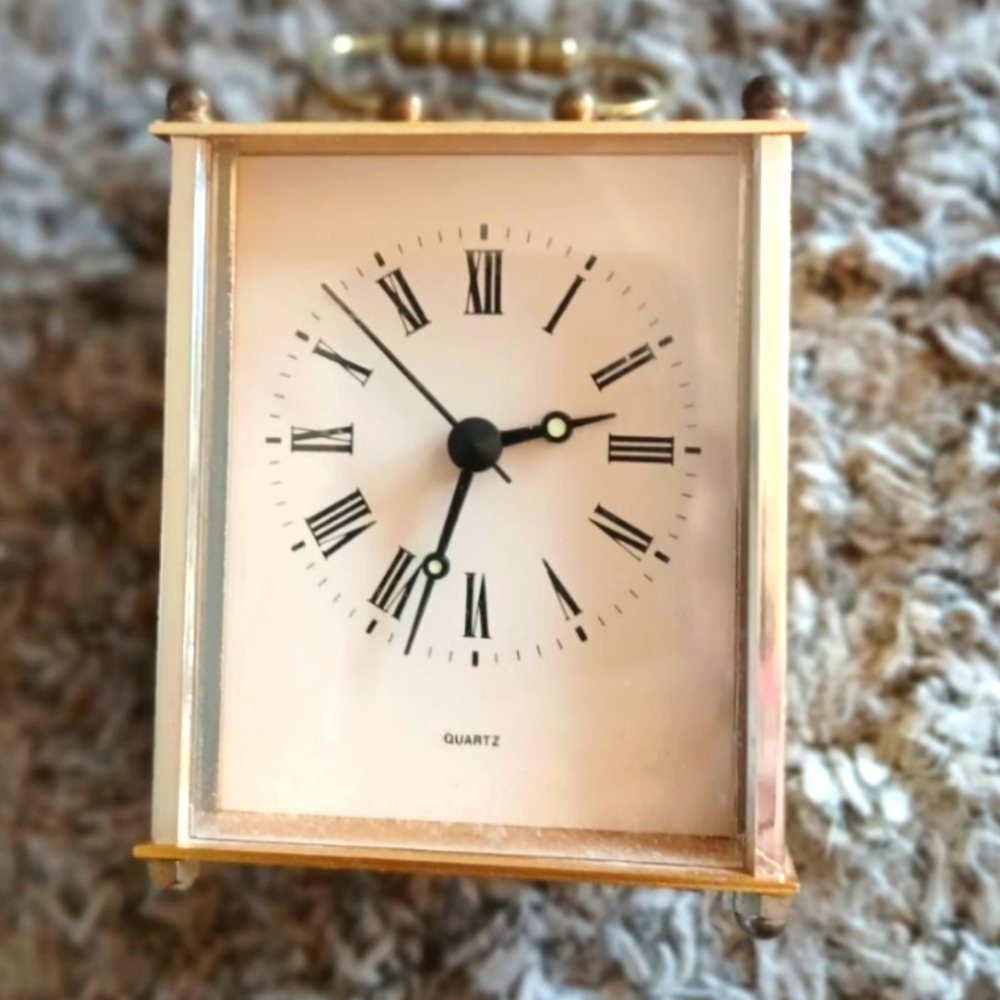Anne Klein 4" tabletop quartz clock.